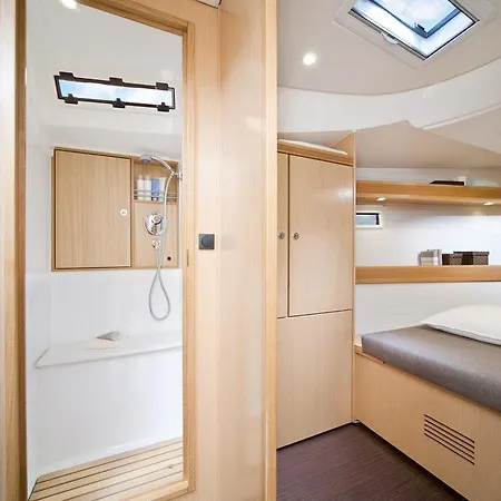 Boat In 船屋