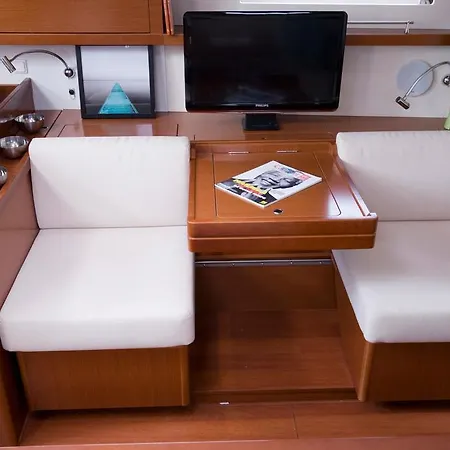 Boat In * 特罗吉尔