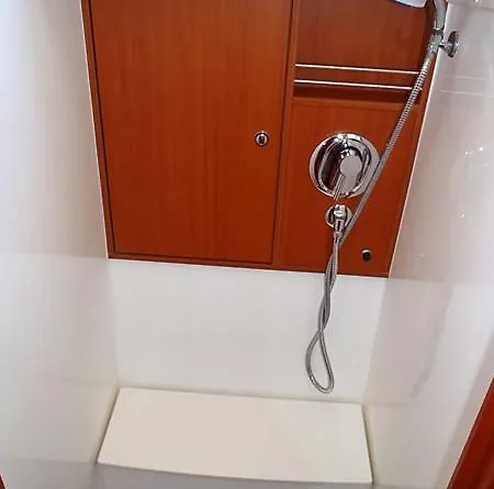 Boat In * 特罗吉尔