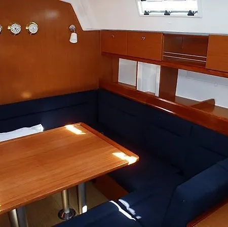Boat In 特罗吉尔
