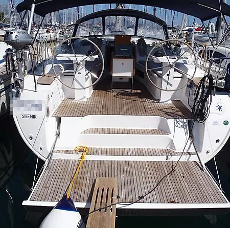 Boat In 船屋 *