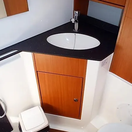 Boat In 船屋 *