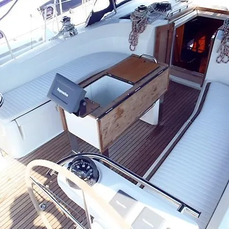 船屋 Boat In *