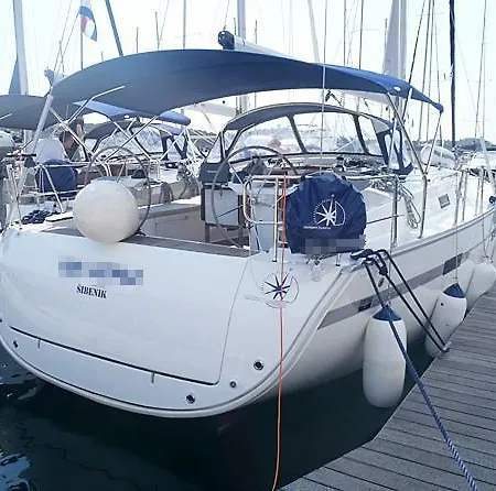 Boat In 船屋 特罗吉尔