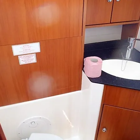 船屋 Boat In *