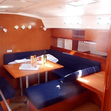 船屋 Boat In