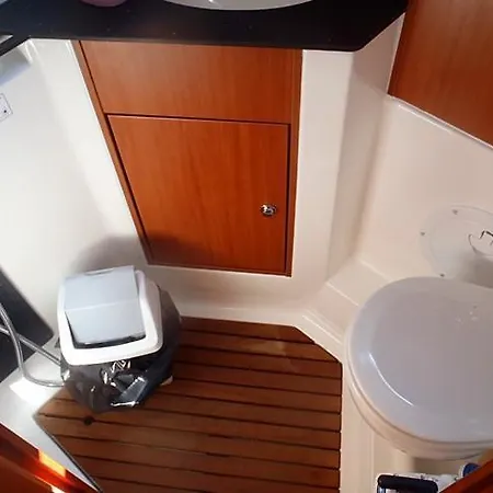 Boat In 特罗吉尔